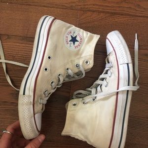Size 8 faded white Converse